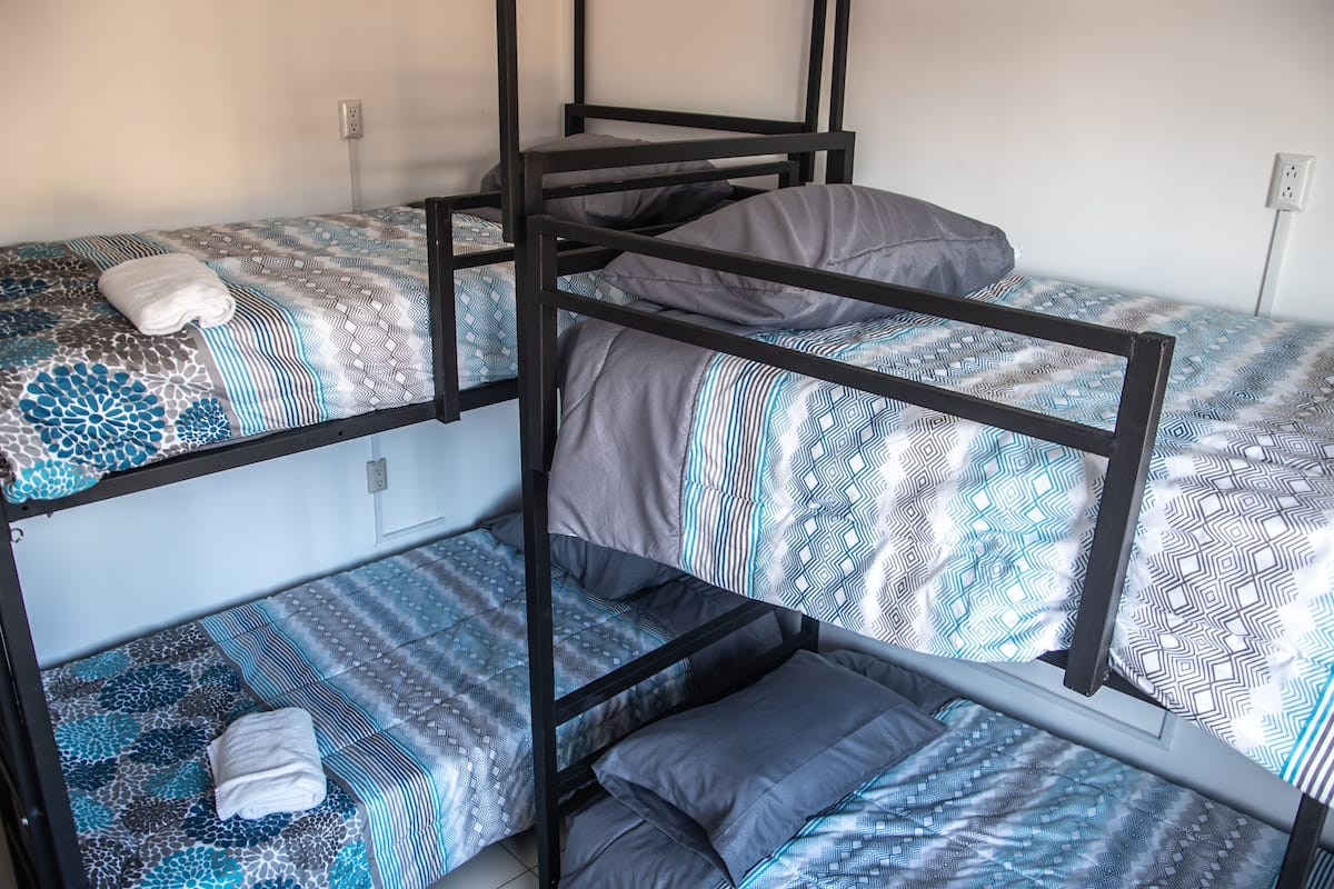 Luxe beddengoed, donzen dekbedden, individueel gemeubileerd