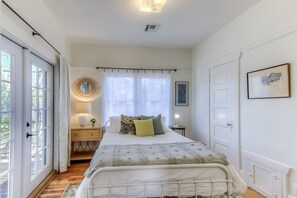 2 bedrooms, desk, free WiFi, bed sheets