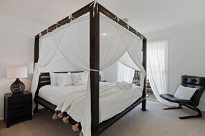 3 bedrooms, travel cot, free WiFi, bed sheets