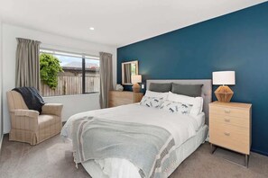 2 bedrooms, desk, iron/ironing board, WiFi