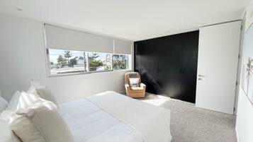 2 bedrooms, desk, iron/ironing board, WiFi