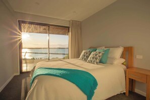 3 bedrooms, desk, iron/ironing board, WiFi