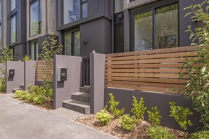 Exterior detail - Latimer View Apartment (Christchurch)