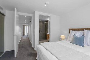 3 soverom, skrivebord, strykejern/-brett og wi-fi