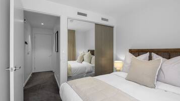 3 bedrooms, desk, iron/ironing board, WiFi