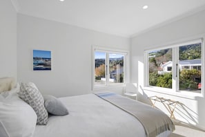 3 bedrooms, desk, iron/ironing board, WiFi