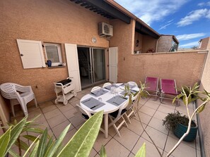 تناول الطعام بالخارج