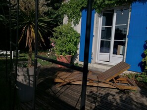 Terrace/patio - House in enclosed garden with patio 5 km from La Rochelle (Périgny)