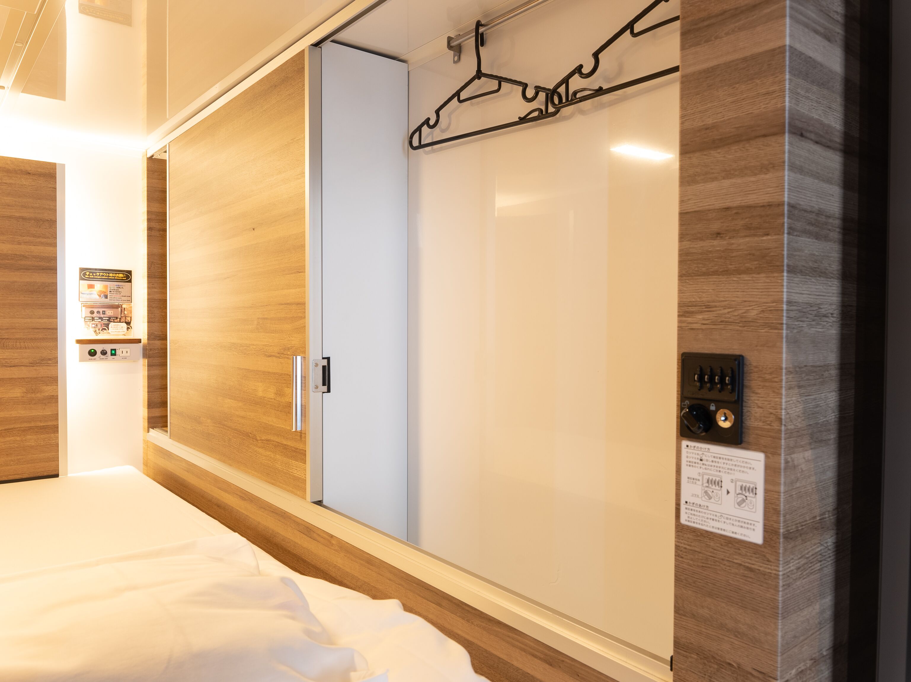 遮光窗簾/窗簾、免費 Wi-Fi、床單