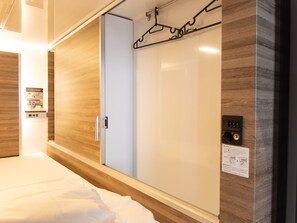 遮光カーテン、WiFi (無料)、ベッドシーツ