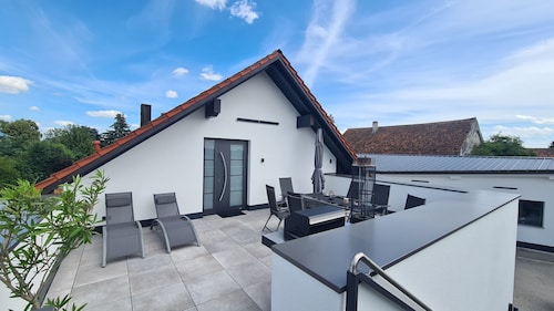 Ferienwohnung Deluxe - mit 140 qm & mit Dachterrasse & eigenem Garten