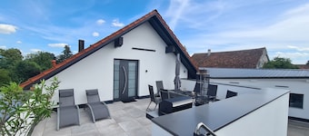 Deluxe apartment - with 140 sqm & with roof terrace & private garden