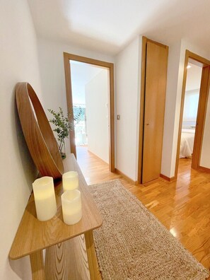 2 soverom, strykejern/-brett, reiseseng for barn og wi-fi