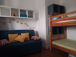 2 bedrooms, bed sheets