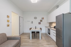 Basic Apartment, Multiple Beds | Private kitchen