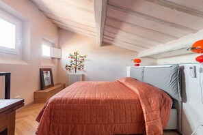 Basic-Apartment, Mehrere Betten | 2 Schlafzimmer, Schreibtisch, laptopgeeigneter Arbeitsplatz