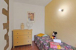 Family House, 2 Bedrooms, Mountainside (Home Elena private garden Chianti) | 2 bedrooms, bed sheets - Home Elena private garden Chianti view (Greve in Chianti)