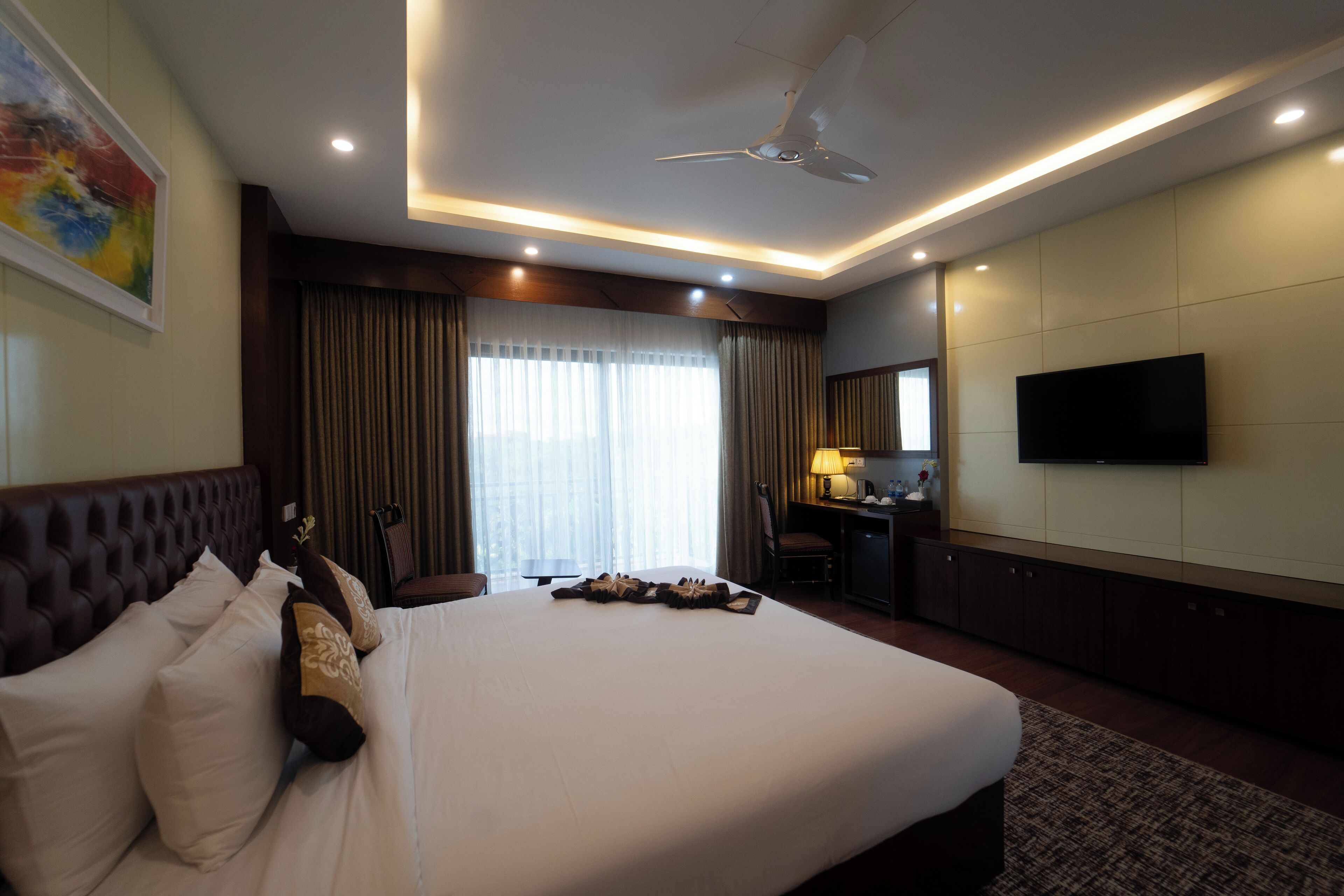 Minibar, in-room safe, individually decorated, individually furnished