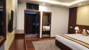 Minibar, in-room safe, individually decorated, individually furnished