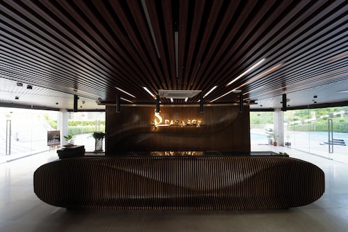 Paragon Hotel and Resort