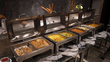 Free daily buffet breakfast