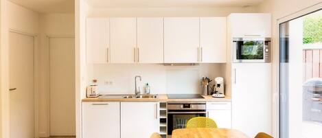 Réfrigérateur, micro-ondes, four, lave-vaisselle