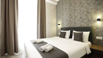 1 bedroom, hypo-allergenic bedding, desk, blackout curtains