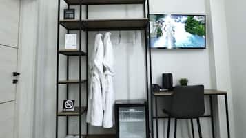 Economy Double or Twin Room | 1 bedroom, hypo-allergenic bedding, desk, blackout drapes