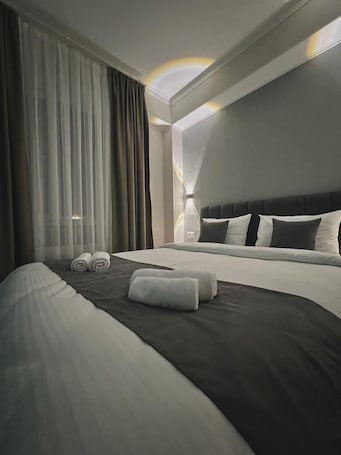 1 habitación, ropa de cama hipoalergénica y escritorio