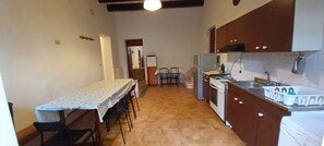 Fridge, oven, stovetop, coffee/tea maker - Apartment "The Oasis," Pisa, with WIFI and inner courtyard (Pisa)