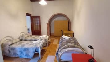 3 Schlafzimmer, Schreibtisch, BĂŒgeleisen/BĂŒgelbrett, kostenloses WLAN