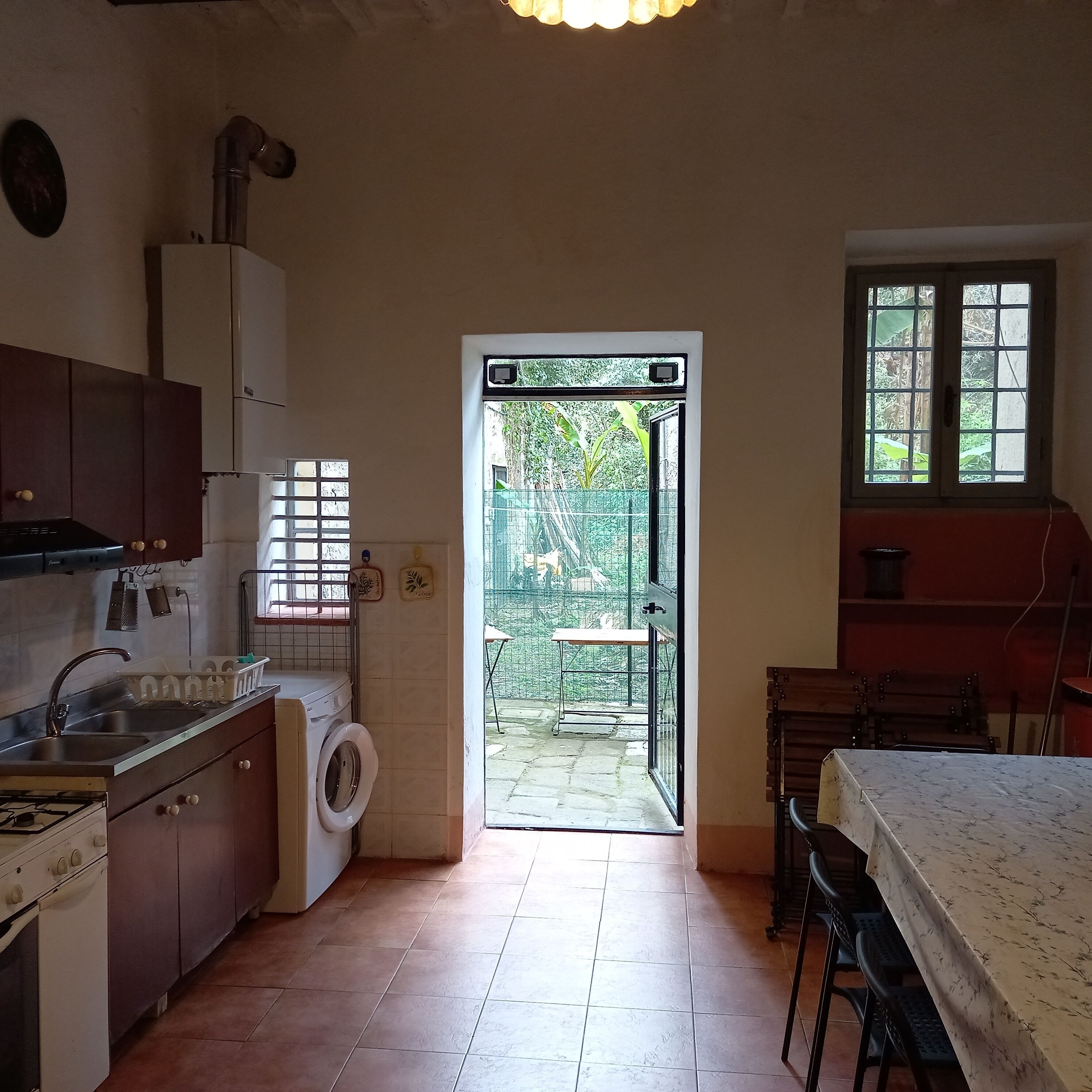 Frigorifero, forno, piano cottura, macchina per tè/caffè