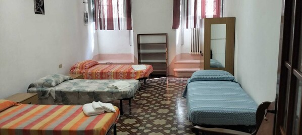 3 bedrooms, desk, iron/ironing board, free WiFi