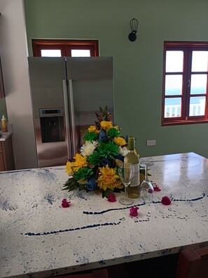 Microwave, stovetop, cookware/dishes/utensils - DESIRED VIEW second floor Villa. Spacious 3 bedrooms 2 baths unbelievable views (Dugard)