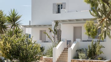 Comfort Double Room, Sea View | Minibar, in-room safe, soundproofing, free cots/infant beds