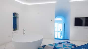 Villa | Bathroom | Free toiletries, towels