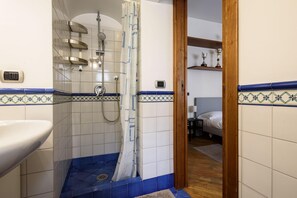 Apartment | Bathroom