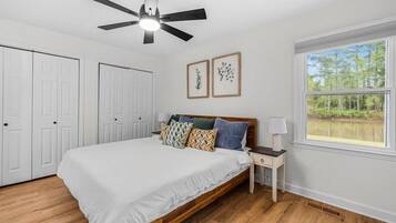 3 bedrooms, iron/ironing board, travel crib, free WiFi