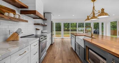 Comforting Lakeside Retreat in Gated Community