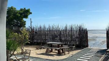 House, 2 Bedrooms, Ocean View | Outdoor dining