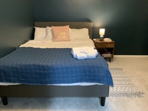 2 bedrooms, desk, free WiFi, bed sheets
