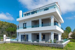 Familie appartement, privézwembad, op benedenverdieping | Exterieur