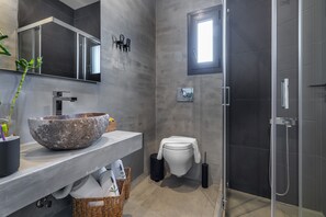 Free toiletries, towels, toilet paper