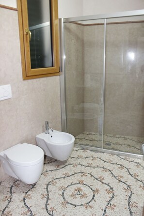 Appartamento, 1 camera da letto, balcone, vista oceano | Dotazioni del bagno