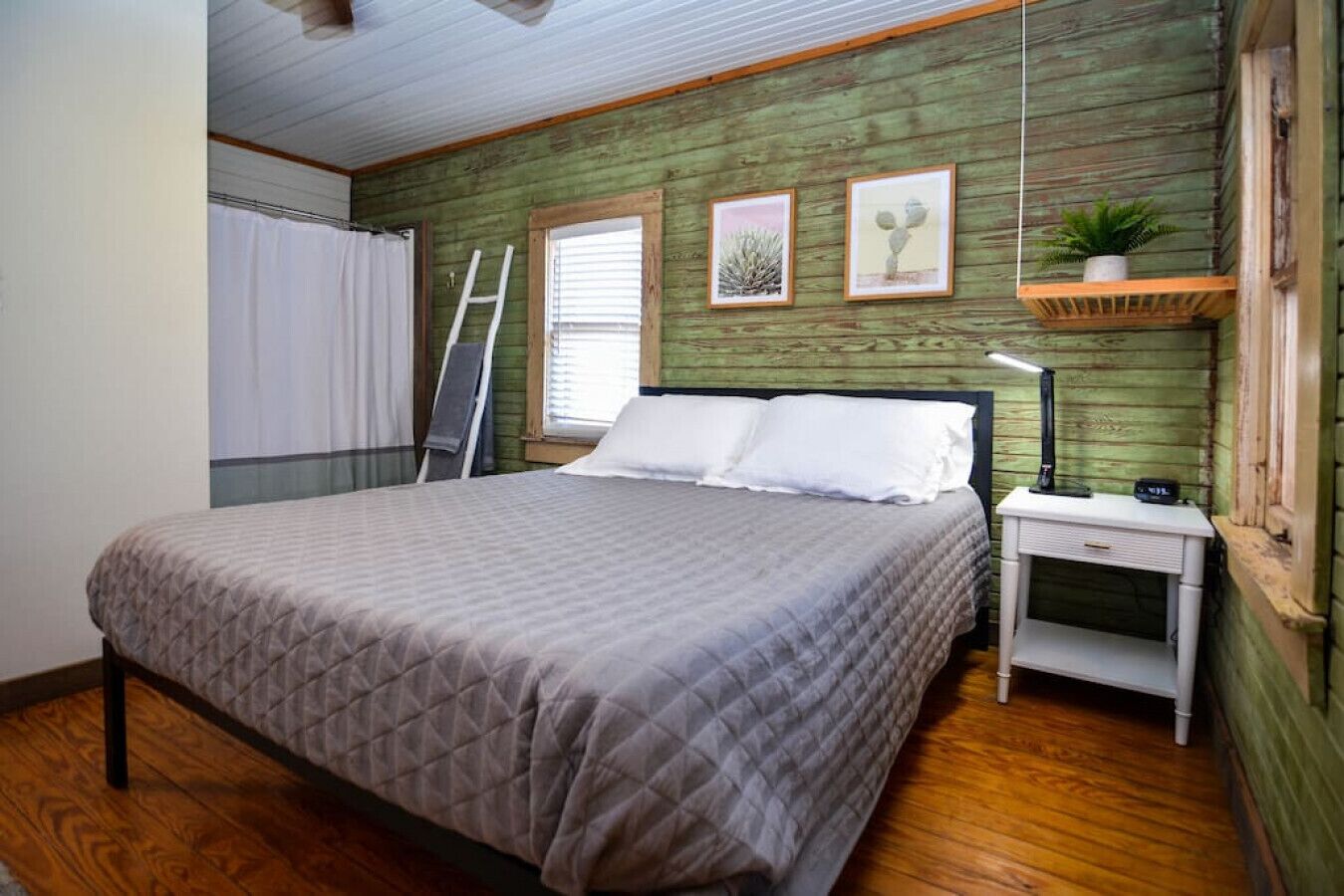 Historic Firehouse - 1BR/1BA - Great Views