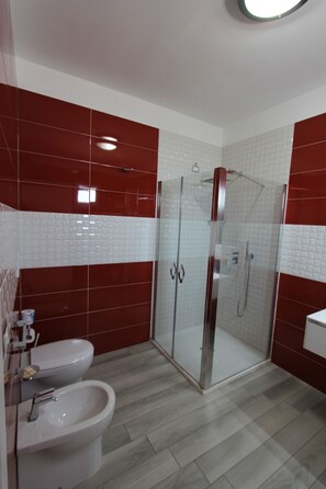 Ilmaiset hygieniatuotteet, hiustenkuivaaja