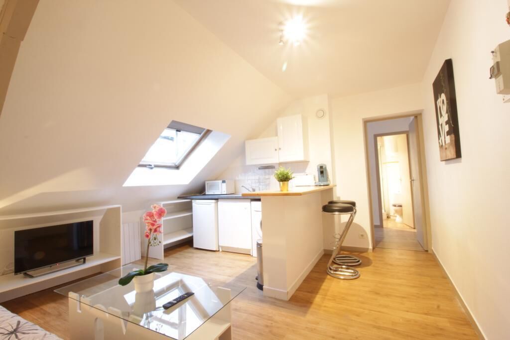 TRAMWAY JAURES PAVILLON COSY PROCHE GARE 11