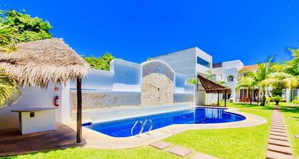 Gorgeous 8 People Economy Villa With Pool Playacar Phase 2