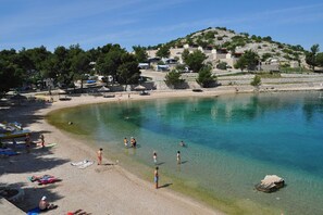 På stranden