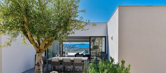 VILLA GAIA- 5 bedrooms, swimming pool, sea view
